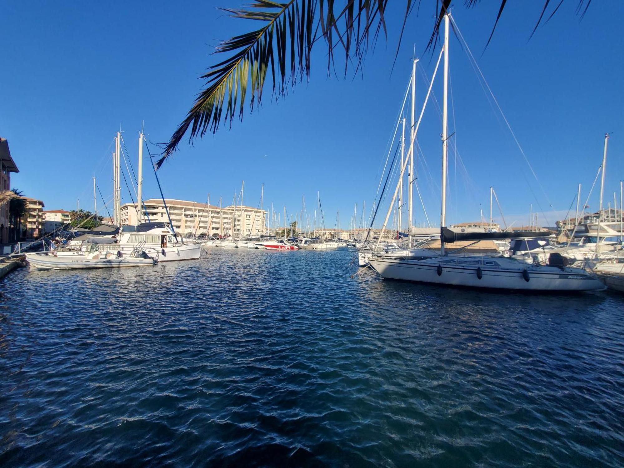 Residence Cap Hermes, Incroyable Vue Sur Le Port, Frejus Exterior photo